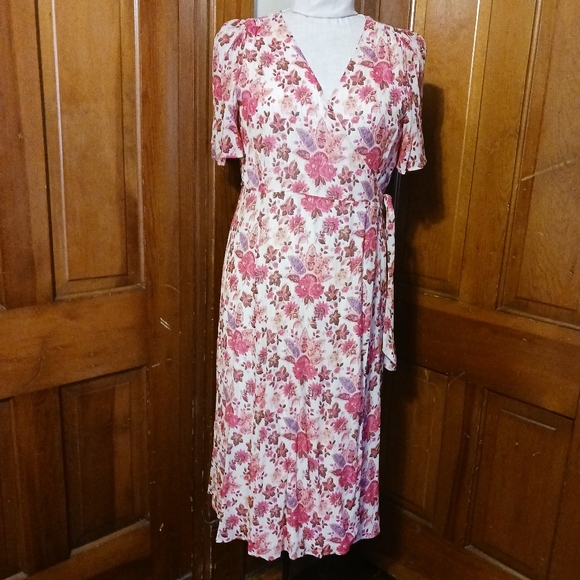 Sezane Robe Sara Wrap Dress in Doha Rose Print - Picture 6 of 9